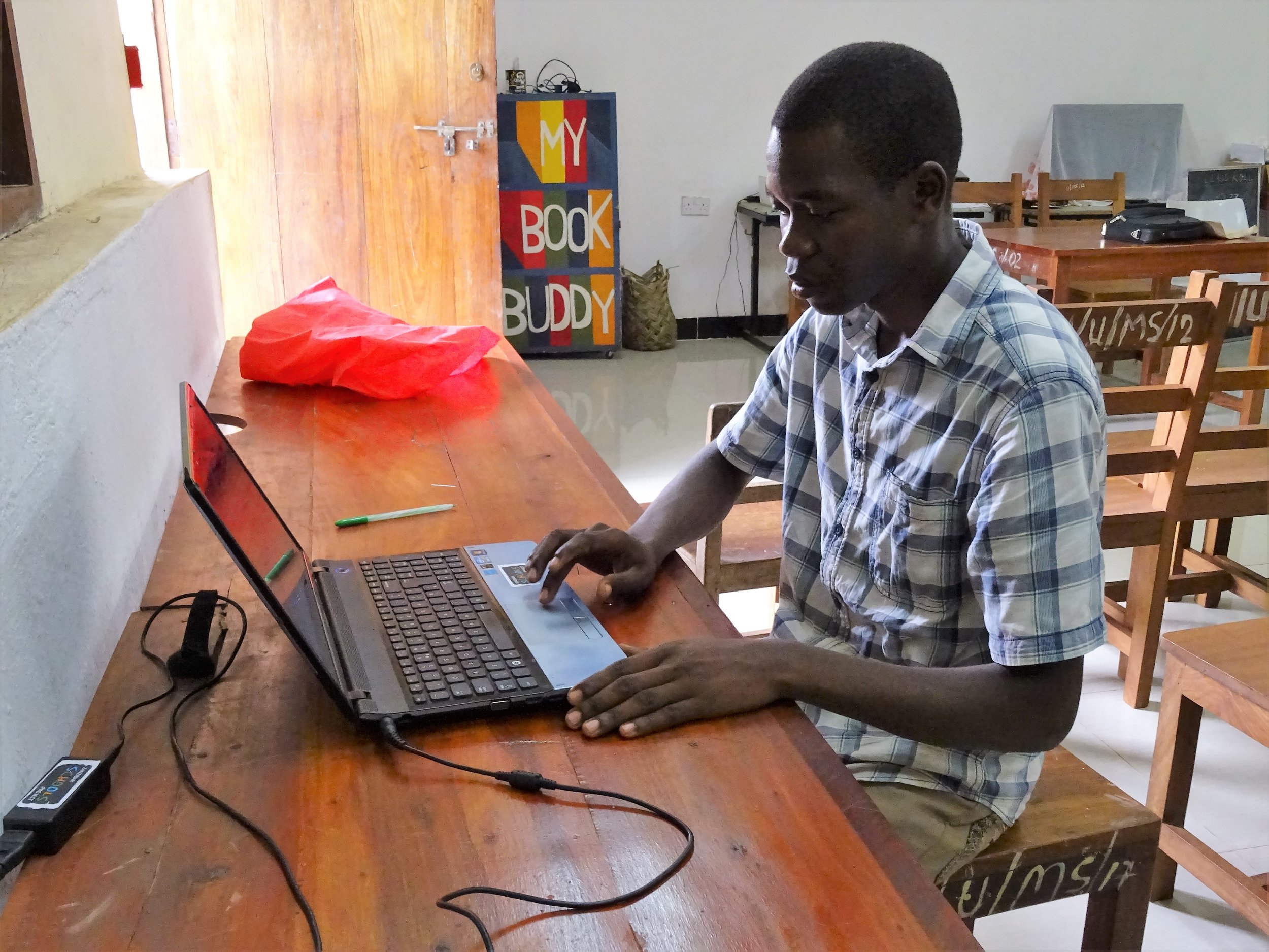 Students in a digital literacy class